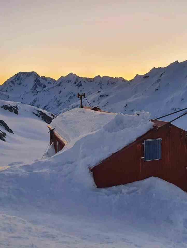 Wanaka Mountain Guides - Classic New Zealand Peaks