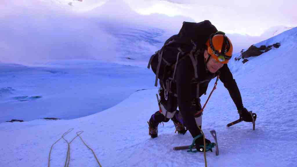 Douglas Peak (3077m)
